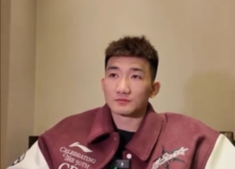 咋形容你和王博的關(guān)系？孫銘徽：像家人 他訓(xùn)練&生活中很照顧我們