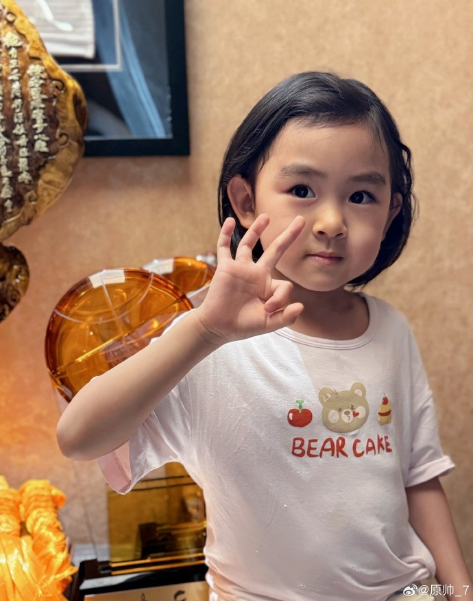 三分大賽三冠王！原帥曬三冠獎(jiǎng)杯：完成了女兒給安排的任務(wù)！
