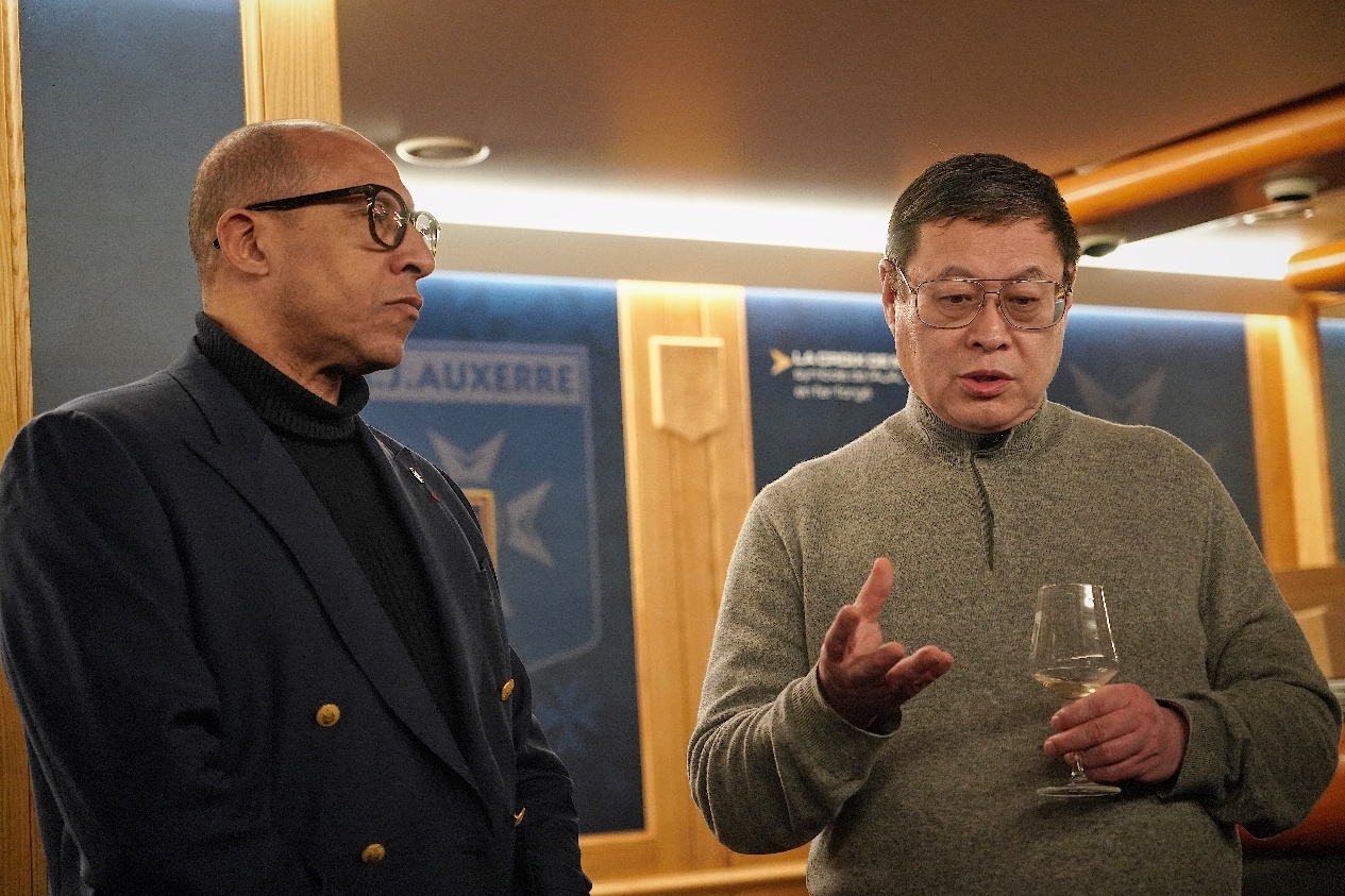 法國足協(xié)主席迪亞洛做客歐塞爾，并與董事會主席周云杰會晤